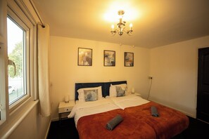 Iron/ironing board, WiFi, bed sheets