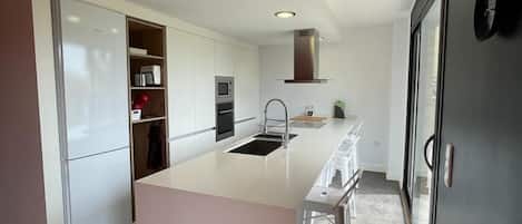 Bouilloire électrique, grille-pain