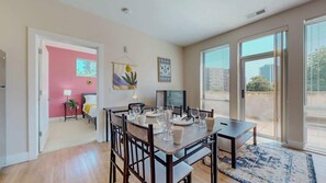 Dining - Cozy Modern Home  Free Parking (Stamford)