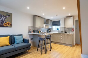 Living area - Beautiful One BR Cottage in Cerney Wick (Cirencester)