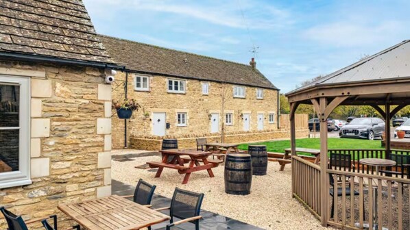 Exterior - Beautiful One BR Cottage in Cerney Wick (Cirencester)