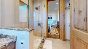 Shower, hair dryer, towels - Leadville Condo 320 - New Listing! Spacious Condo in the Heart of Ketchum (Ketchum)
