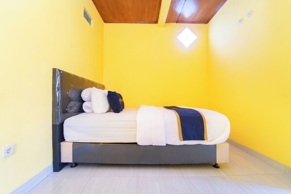 Standard Double Room | Free WiFi - Berkah Guest House Prambanan By ARBA (Ngemplak)