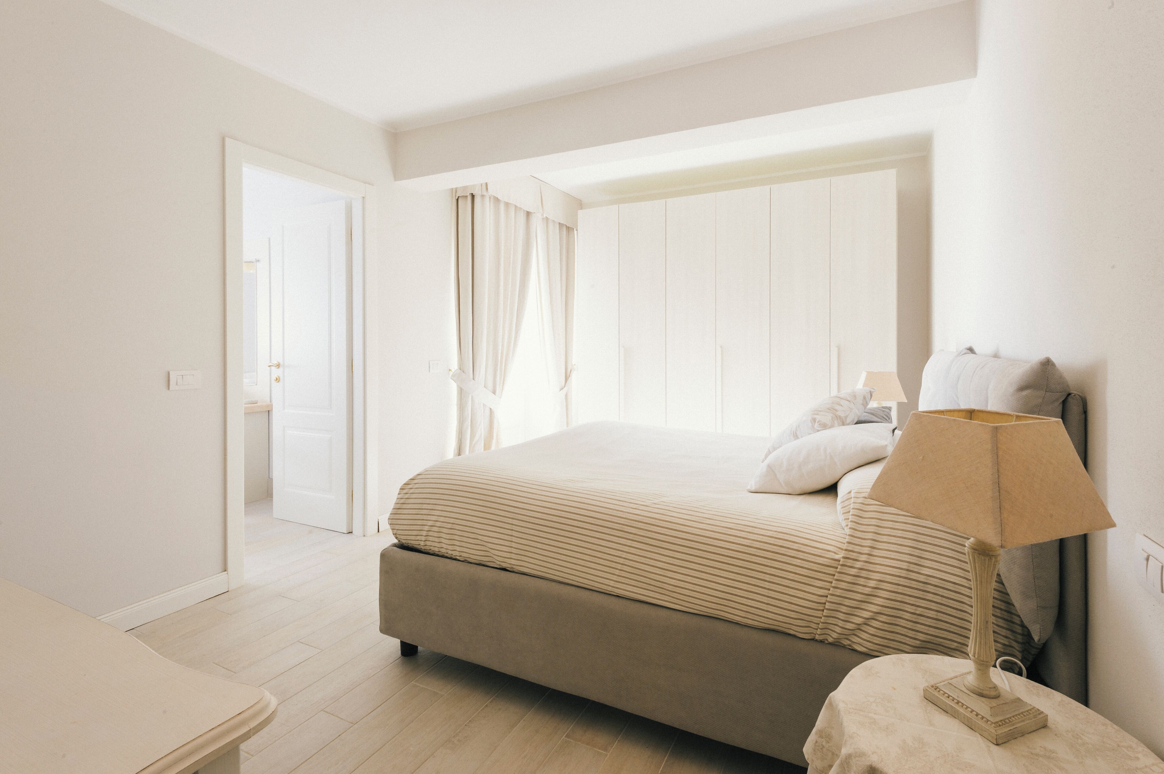 Minibar, blackout curtains, free WiFi, wheelchair access