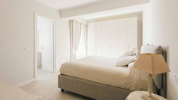 Minibar, blackout curtains, free WiFi, wheelchair access