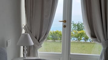 Minibar, blendingsgardiner, wi-fi (inkludert) og rullestolvennlig