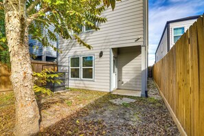 Interior - Pool Table & Fenced Yard: Home 5 Mi to NRG Stadium (Houston)