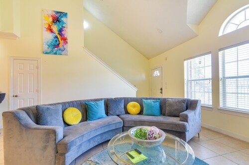 Fenced Yard, < 2 Mi to Dtwn Houston: Family Home!