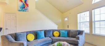 Fenced Yard, < 2 Mi to Dtwn Houston: Family Home!