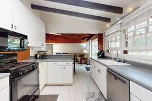 Interior - 4BR Home w/ Private Backyard, Fire Pit (La Jolla)