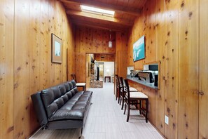 Interior - 4BR Home w/ Private Backyard, Fire Pit (La Jolla)