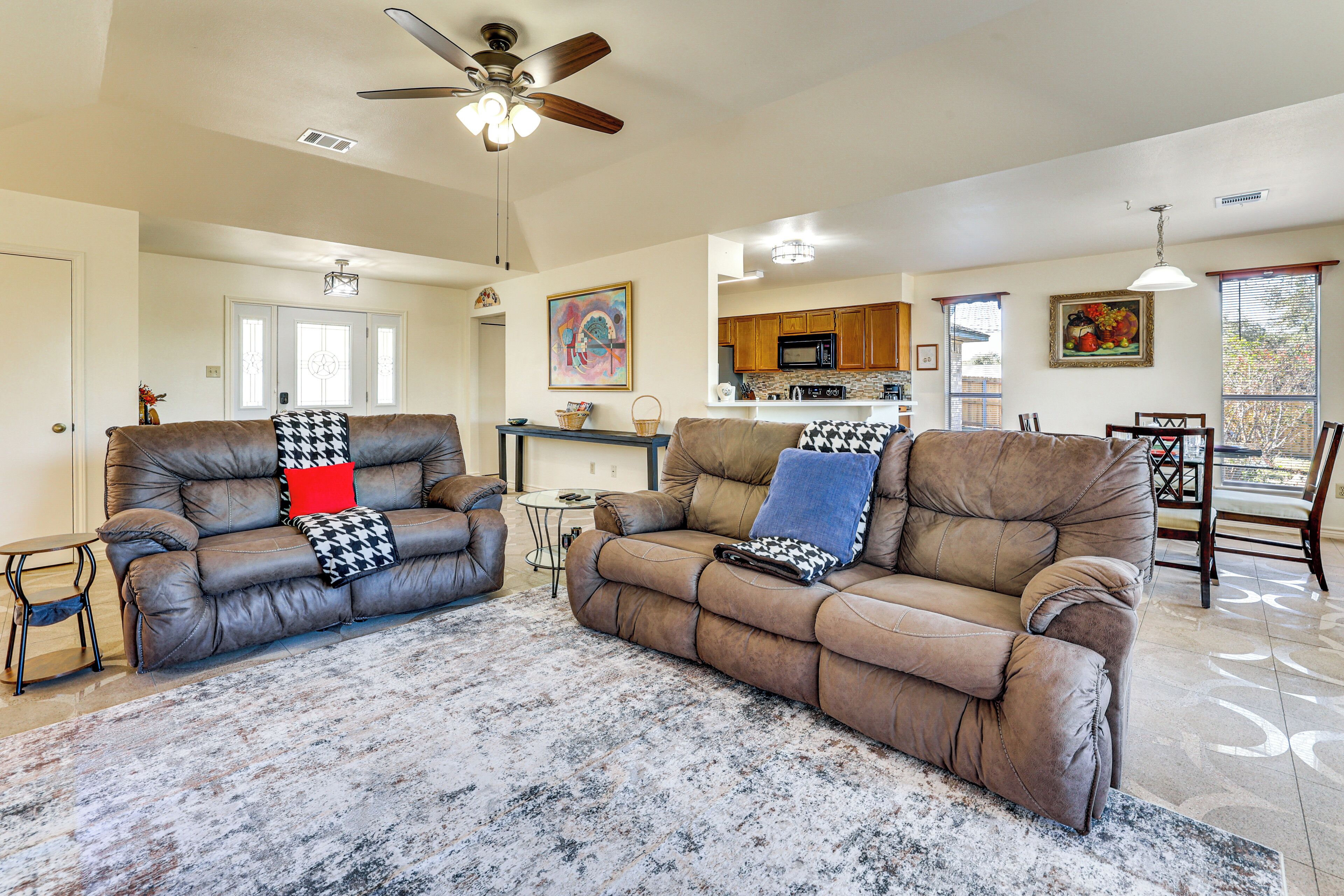 House (3 Bedrooms) | Interior
