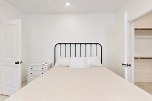 Interior - Private Townhome Close to Everything Patio (San Antonio)