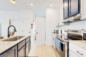 Interior - Private Townhome Close to Everything Patio (San Antonio)