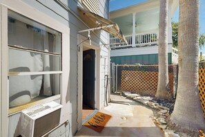 House (1 Bedroom) | Interior - 1BR Cozy Dog-friendly Home w/ Kitchenette & Patio (Galveston)