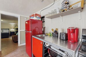 House (1 Bedroom) | Interior - 1BR Cozy Dog-friendly Home w/ Kitchenette & Patio (Galveston)