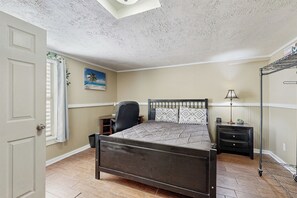 House (1 Bedroom) | Interior - 1BR Cozy Dog-friendly Home w/ Kitchenette & Patio (Galveston)