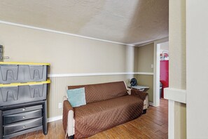 House (1 Bedroom) | Interior - 1BR Cozy Dog-friendly Home w/ Kitchenette & Patio (Galveston)