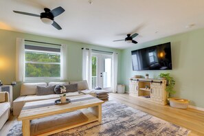 Apartment (2 Bedrooms) | Interior - 3 Mi to Riverwalk: Family Gem in Gated Community! (Bradenton)