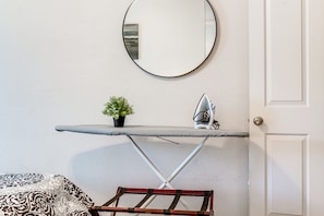 Apartment (0 Bedroom) | Interior - 9 Mi to Rangers & Cowboys Home Games: DFW Studio (Grand Prairie)
