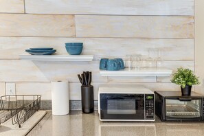Apartment (0 Bedroom) | Interior - 9 Mi to Rangers & Cowboys Home Games: DFW Studio (Grand Prairie)
