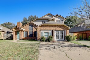 Apartment (0 Bedroom) | Interior - 9 Mi to Rangers & Cowboys Home Games: DFW Studio (Grand Prairie)