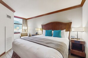 Apartment (2 Bedrooms) | Interior - 2BR Condo w/ Pool Access, Hot Tub, & ski In/out (Olympic Valley)