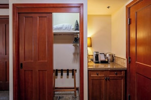 Apartment (2 Bedrooms) | Interior - 2BR Condo w/ Pool Access, Hot Tub, & ski In/out (Olympic Valley)