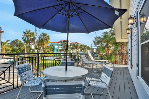 Anna Maria Island Duplex: Pool, Kitchen, Sun Deck