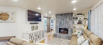 3BR Family-friendly House w/ Wifi & Fireplace