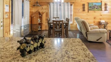 House (2 Bedrooms) | Interior