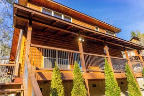 House (2 Bedrooms) | Interior - 2 BR Pigeon Forge Home w/ Porch & Hot Tub (Pigeon Forge)