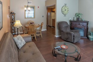 Interior - 1 BR Home w/ Jetted Tub & Cozy Living Room (Pigeon Forge)