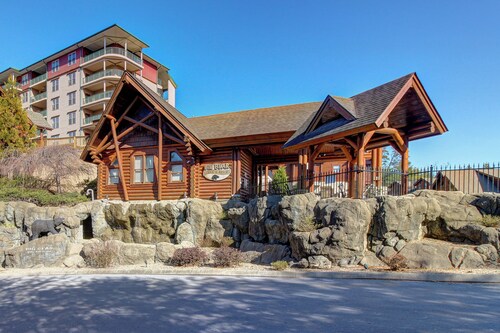 Near Dtwn! Multi-level Pigeon Forge Cabin w/ Pool