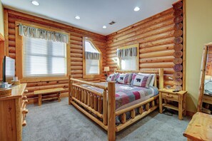 Interior - Near Dtwn Pigeon Forge! Multi-level Cabin w/ Pool (Pigeon Forge)