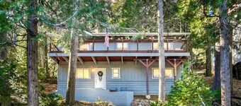 3BR Idyllic Cabin in the Woods w/ Wood Fireplace