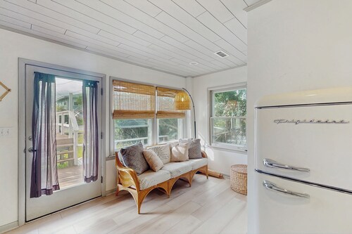 1BR Home w/ Outdoor Shower, Steps to Beach