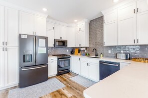 Interior - Mtn-view Home w/ Hot Tub & Fire Pit in Brian Head! (Brian Head)