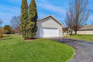 Interior - 1/2 Mi to Lake! Traverse City Retreat w/ Dock (Traverse City)