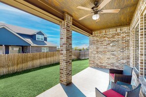 Interior - 3BR Cozy Home w/ Enclosed Backyard & W/D (College Station)