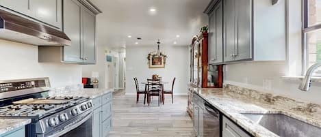 House (3 Bedrooms) | Interior