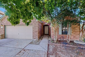 House (3 Bedrooms) | Interior - Inviting Home w/ Enlosed Yard & Gas Grill (Round Rock)