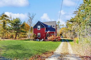 House (4 Bedrooms) | Interior - 4BR House w/ Kitchen, Jetted Tub, Wifi + gas Grill (Orrs Island)