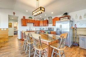 House (3 Bedrooms) | Interior - 6 Mi to Chatuge Lake: Spacious Cabin w/ Mtn Views! (Hayesville)