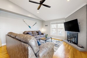 Apartment (3 Bedrooms) | Interior - Lakefront Home w/ Fire Pit on Lake Marie (Antioch)