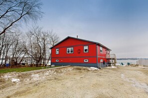 Apartment (3 Bedrooms) | Interior - Lakefront Home w/ Fire Pit on Lake Marie (Antioch)