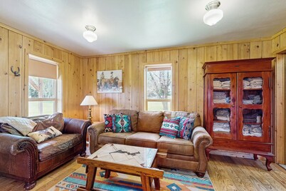 1 BR Bunk House on Long Hollow Ranch, Dog Friendly