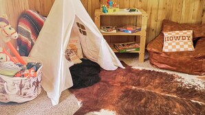 Unclassified image, 3 of 42, button - 1 BR Bunk House on Long Hollow Ranch, Dog Friendly (Sisters)