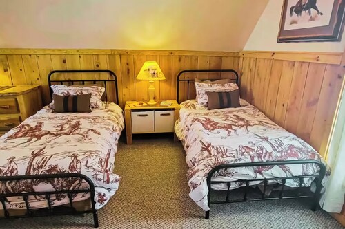 1 BR Bunk House on Long Hollow Ranch, Dog Friendly