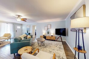 House (3 Bedrooms) | Interior